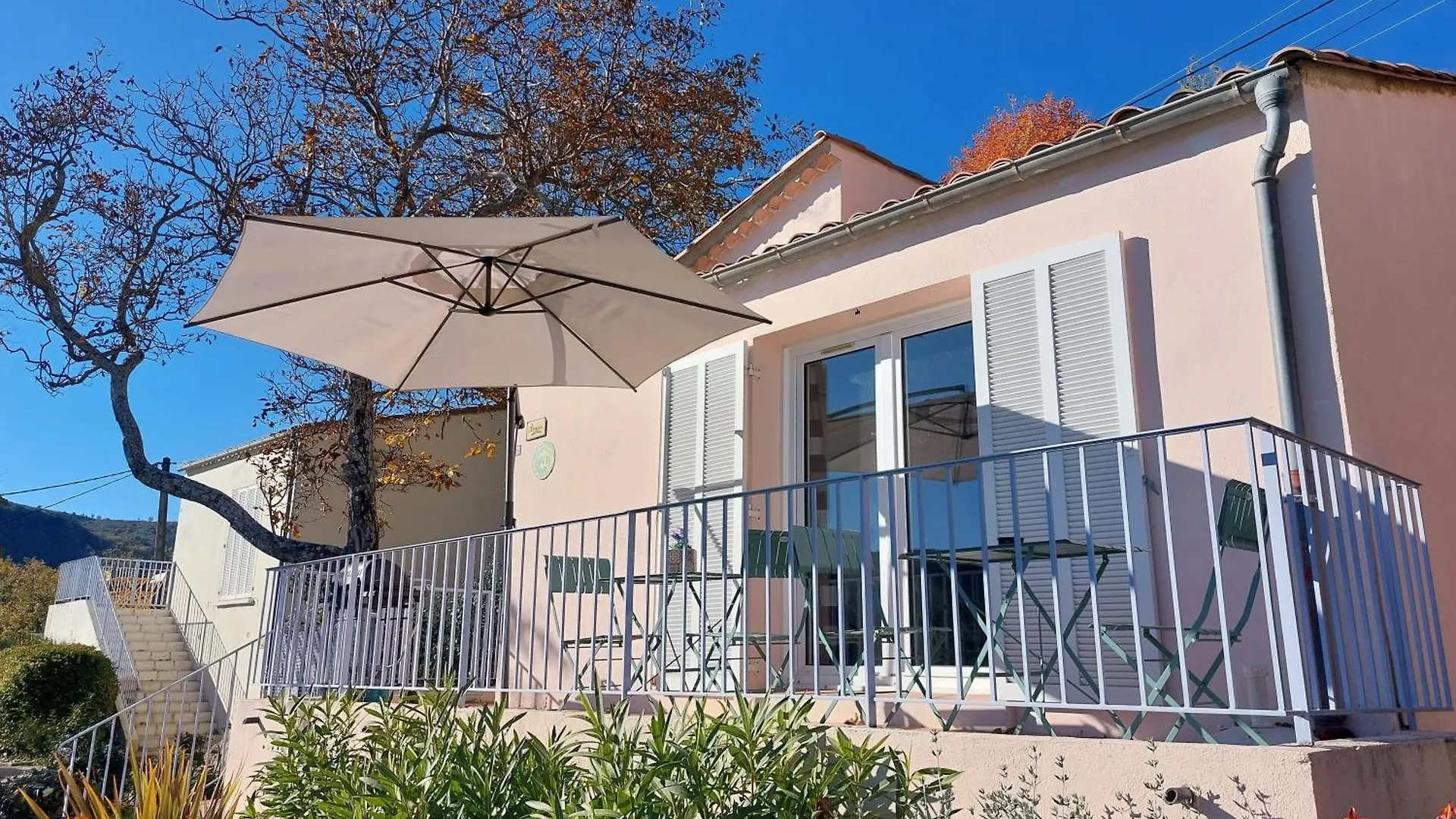 Entre mer et montagnes gîte d'étape la maison Barnoin et gîtes individuels Bouyon 0*,